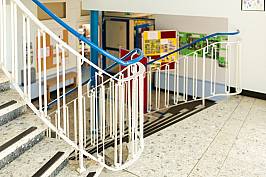 Treppenhaus und Schulflur Grundschule Scharmede
