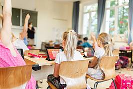 Schülerinnen und Schüler im Unterricht