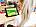 Schülerin arbeitet im Unterricht mit einem Tablet